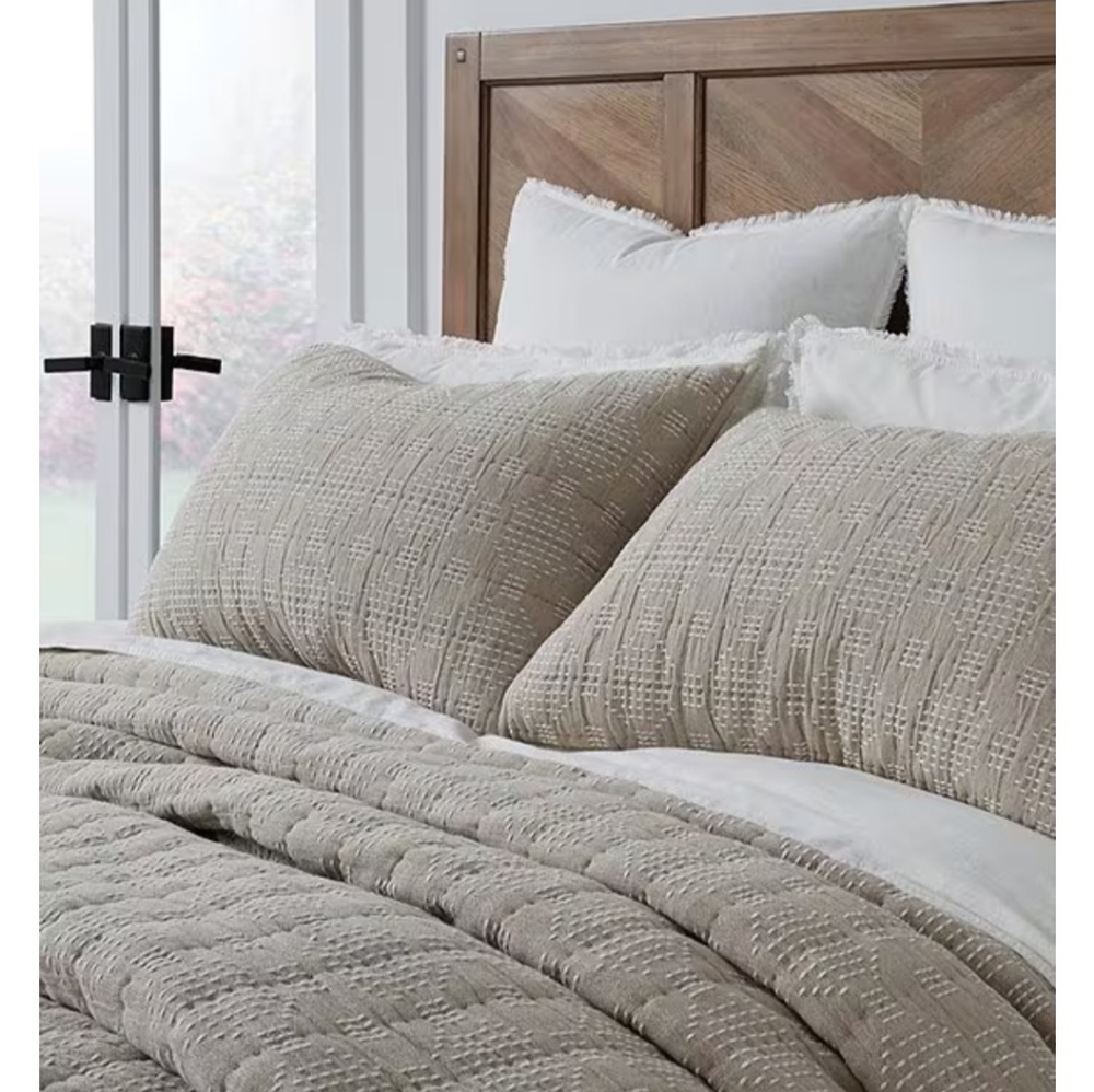 Southern Living Simplicity Collection Sayer Quilt